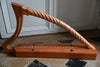 Harpe romane en merisier massif – 23 cordes, sans levier